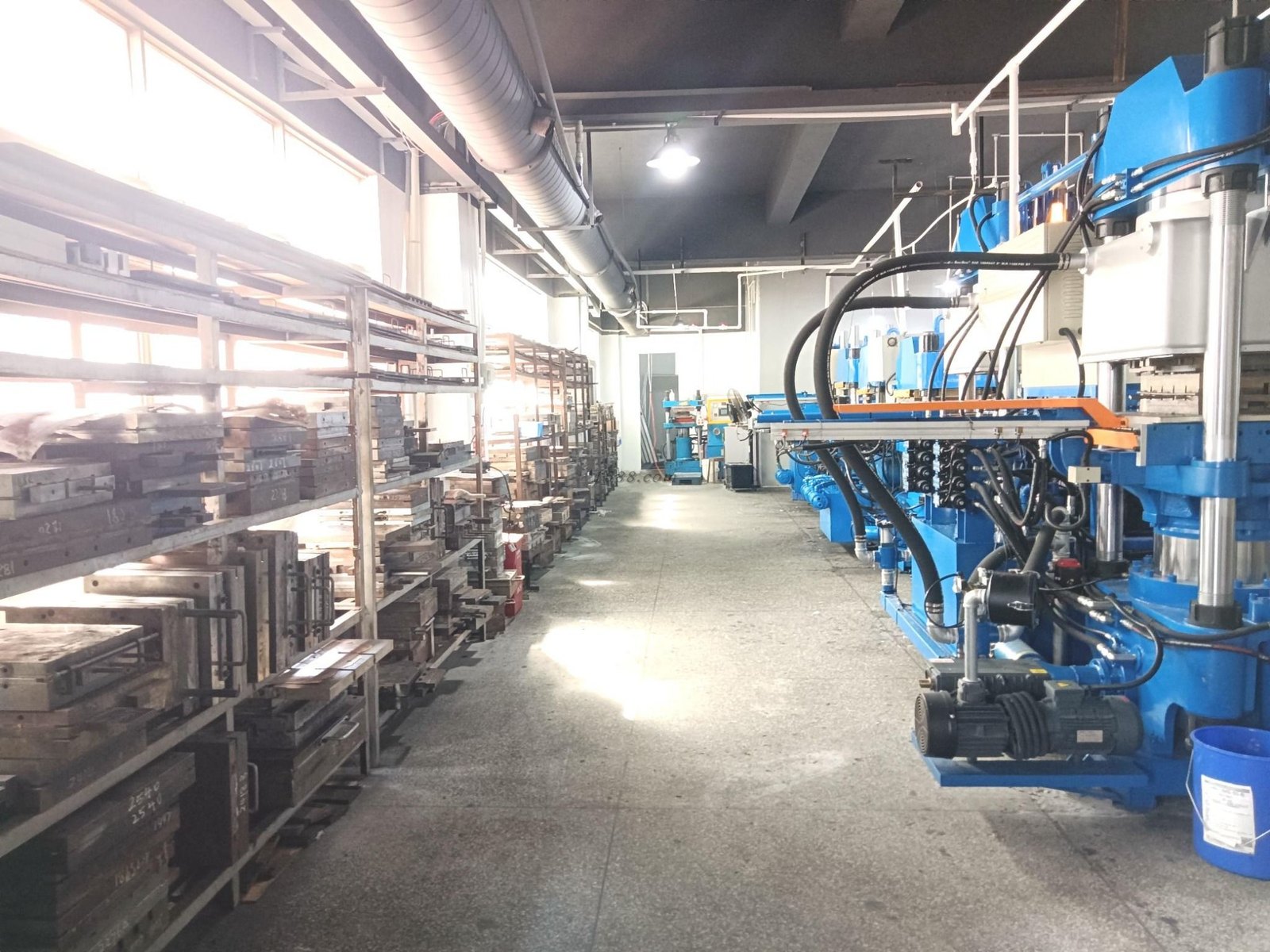 Silicone molding machines and molds in production